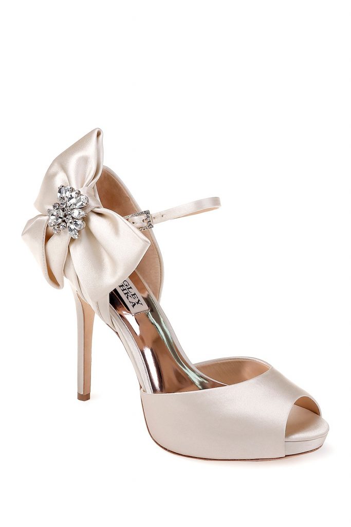 Via Pinterest5 1 683x1024 - Badgley Mischka: alguns dos modelos mais desejados pelas noivas