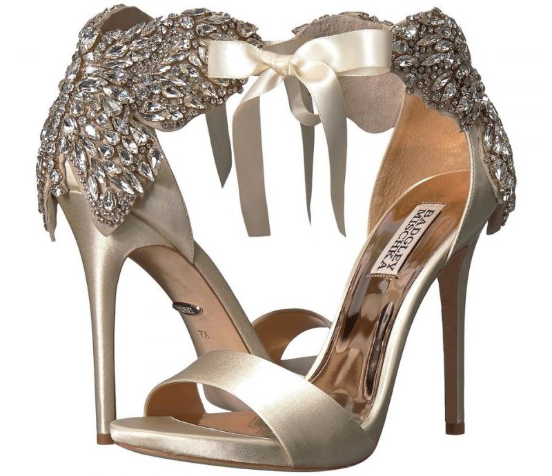 Badgley Mischka: alguns dos modelos mais desejados pelas noivas via Tradesy 800x690 - Badgley Mischka: alguns dos modelos mais desejados pelas noivas